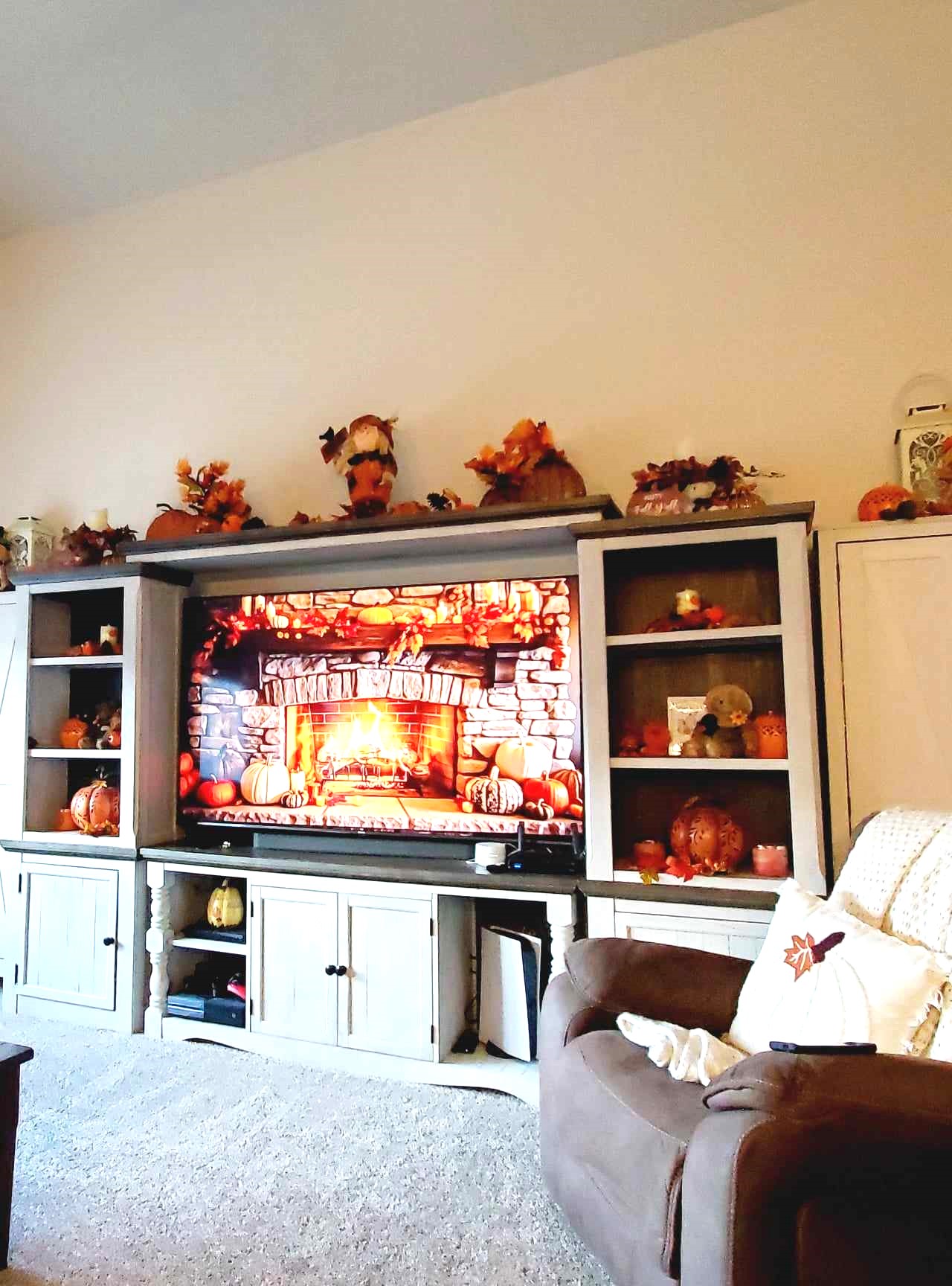 Living Room Farmhouse Fall Decor You'll Want to Cozy Up In - Cailey Maclean