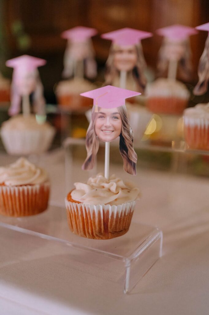 graduation cupcakes